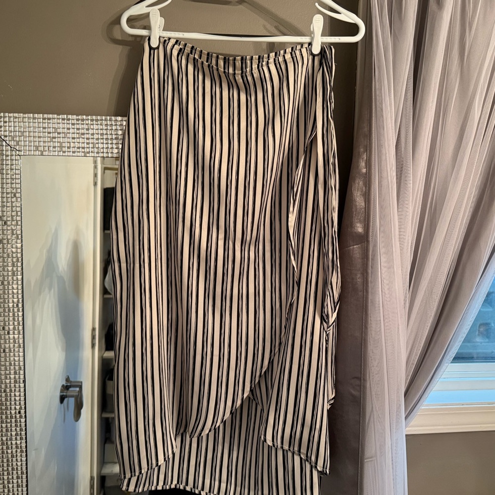 Chic Striped Skirt